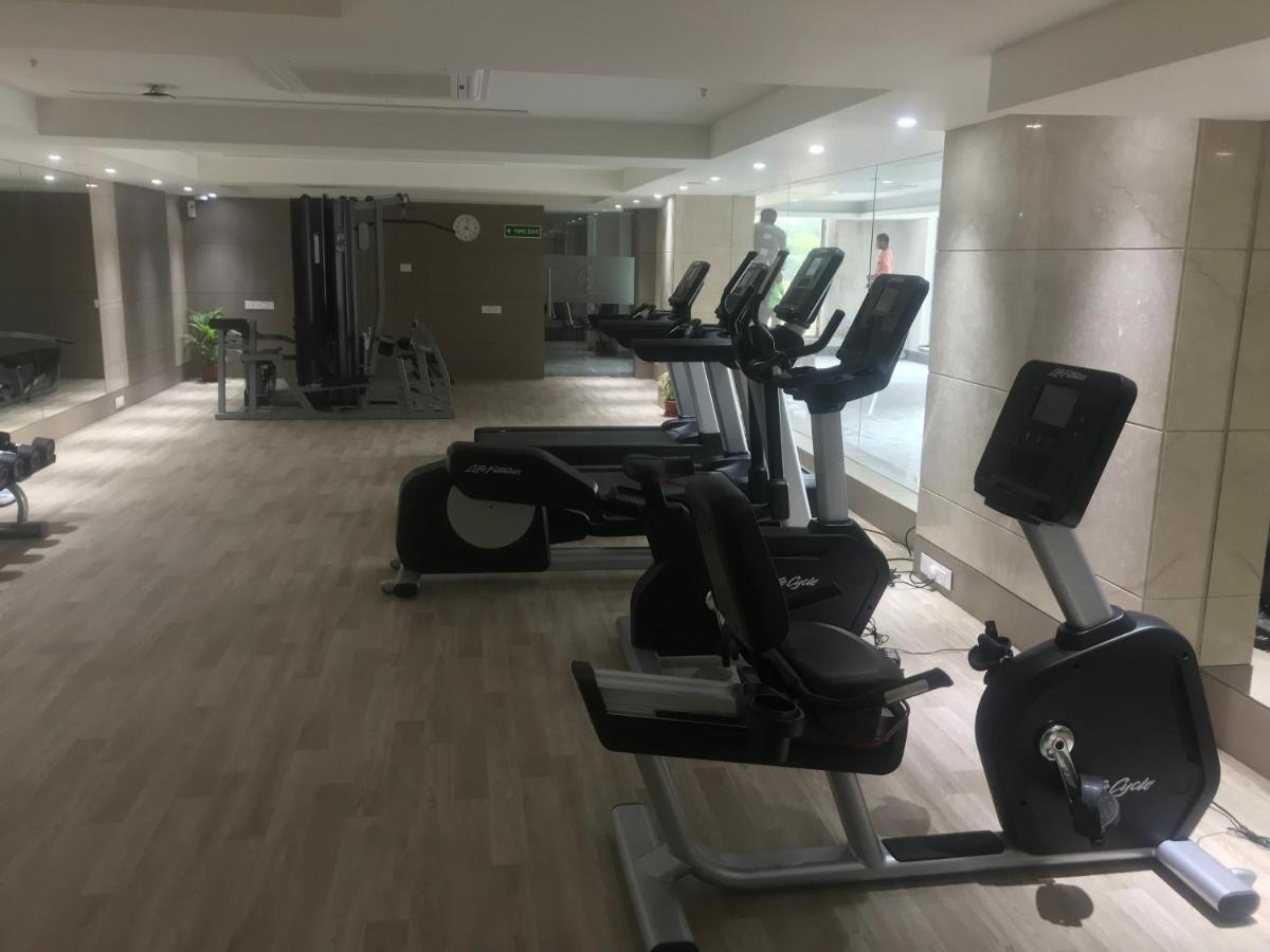 Hotel Ramada Plaza By Wyndham Lucknow Zewnętrze zdjęcie