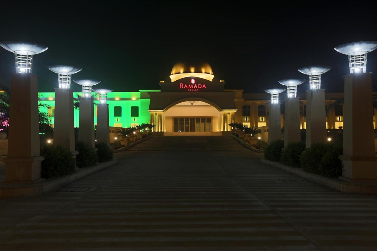 Hotel Ramada Plaza By Wyndham Lucknow Zewnętrze zdjęcie