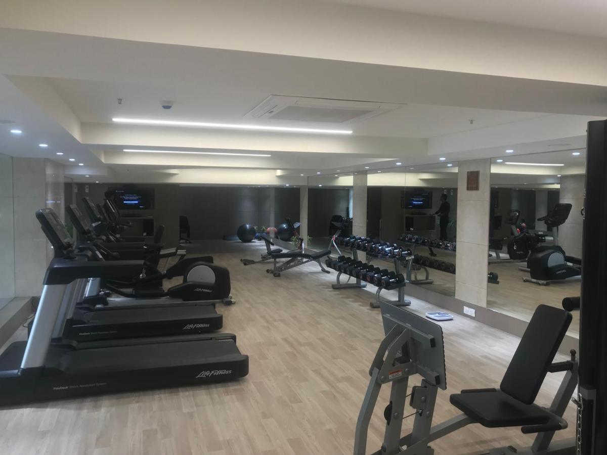 Hotel Ramada Plaza By Wyndham Lucknow Zewnętrze zdjęcie