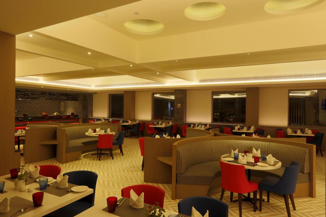 Hotel Ramada Plaza By Wyndham Lucknow Zewnętrze zdjęcie