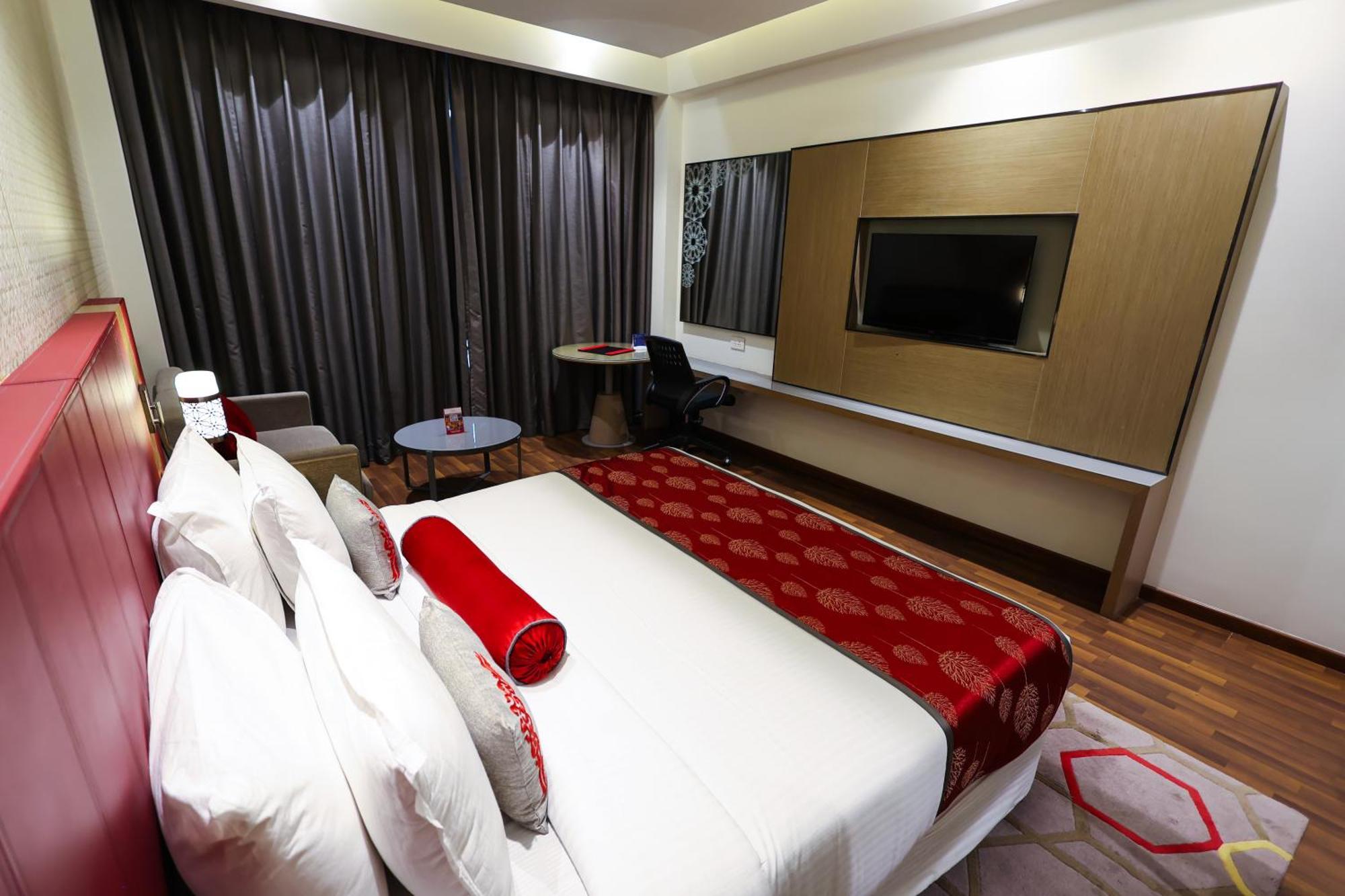 Hotel Ramada Plaza By Wyndham Lucknow Zewnętrze zdjęcie