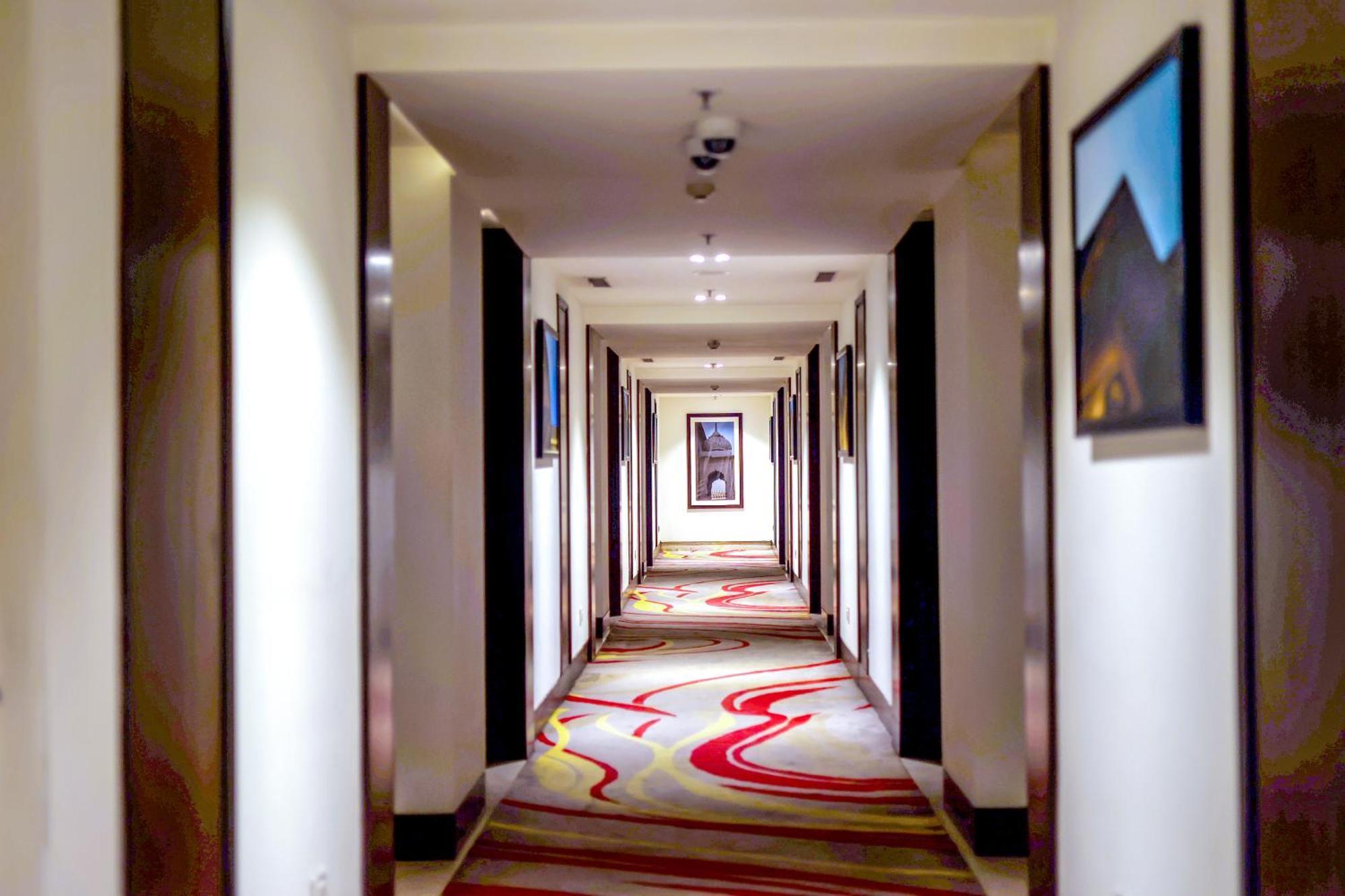 Hotel Ramada Plaza By Wyndham Lucknow Zewnętrze zdjęcie