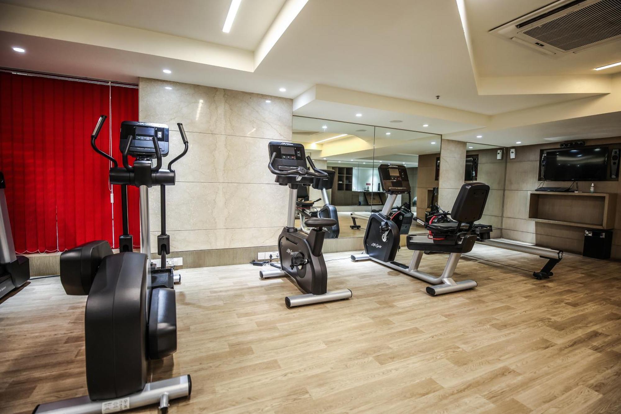 Hotel Ramada Plaza By Wyndham Lucknow Zewnętrze zdjęcie