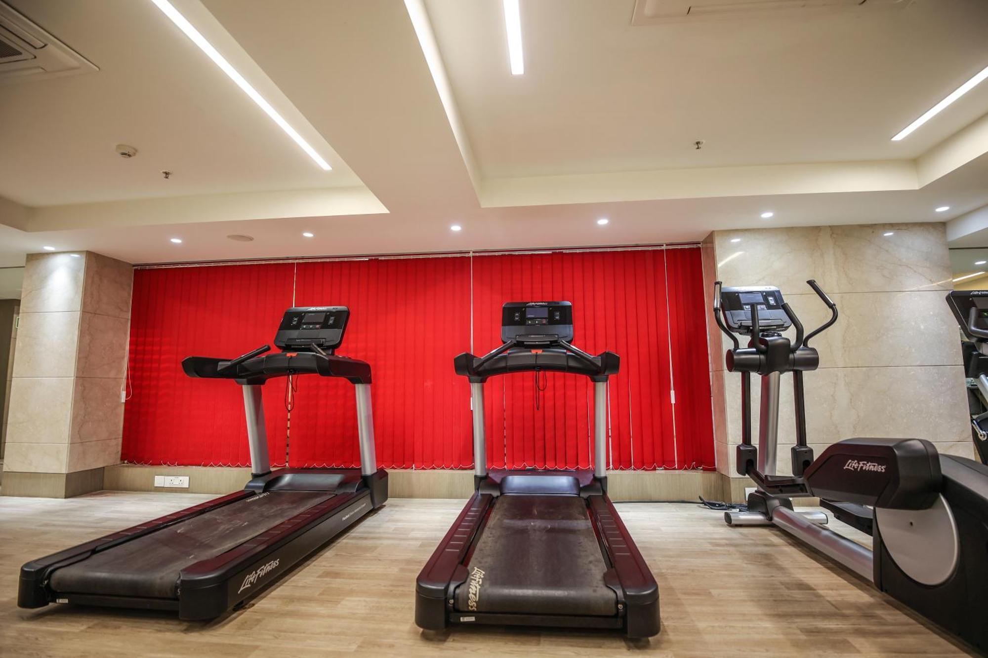 Hotel Ramada Plaza By Wyndham Lucknow Zewnętrze zdjęcie