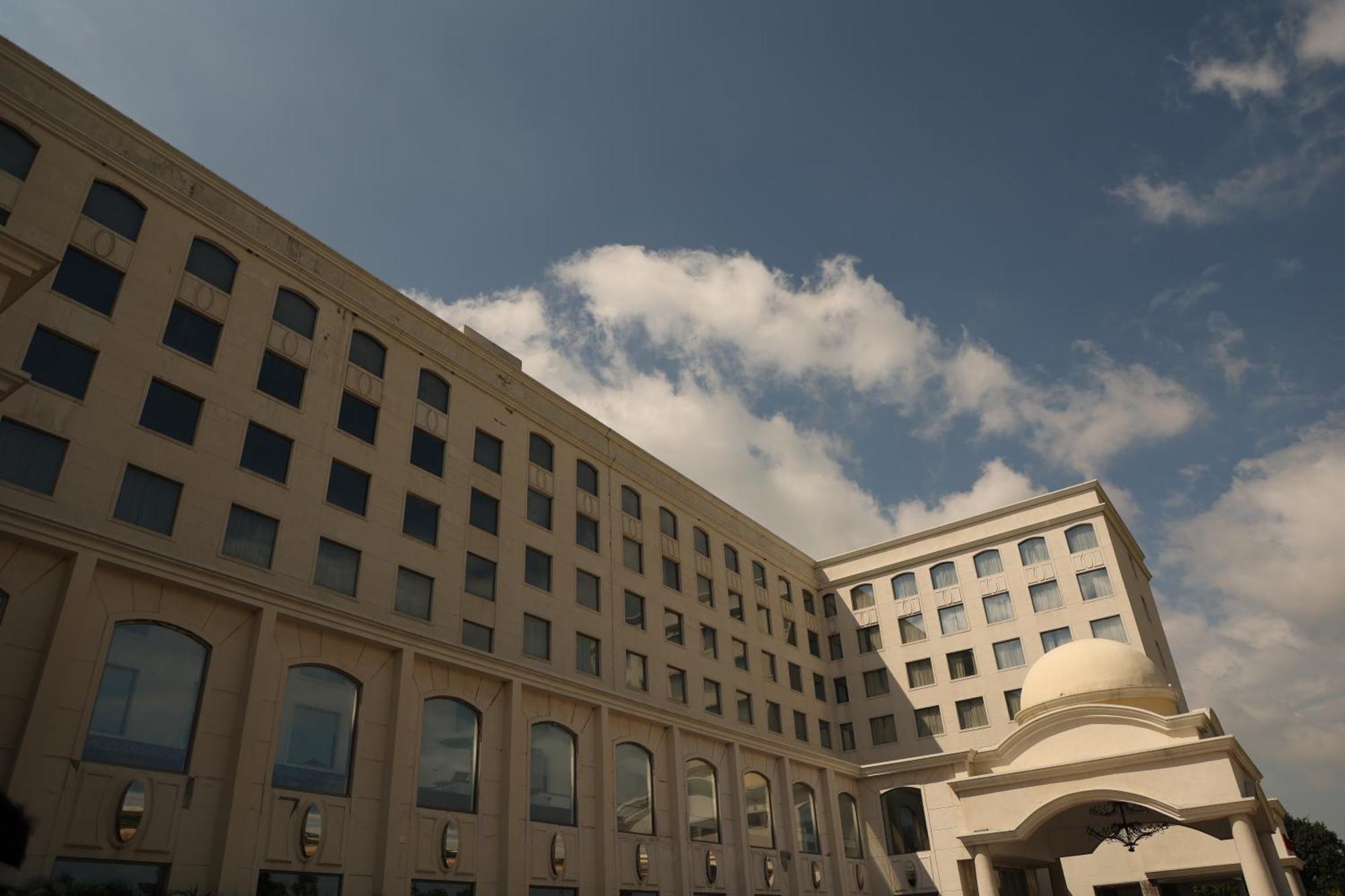 Hotel Ramada Plaza By Wyndham Lucknow Zewnętrze zdjęcie