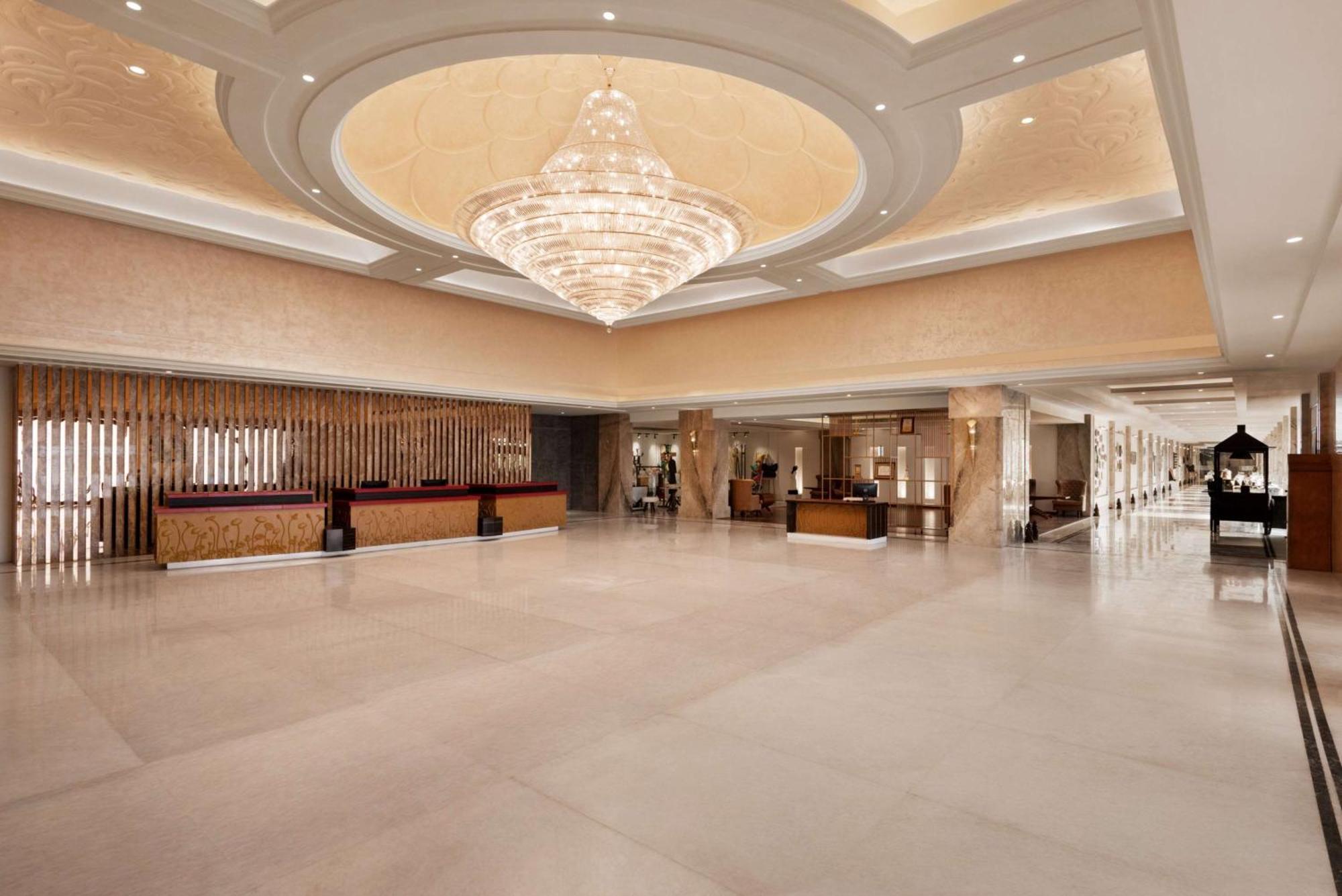 Hotel Ramada Plaza By Wyndham Lucknow Zewnętrze zdjęcie