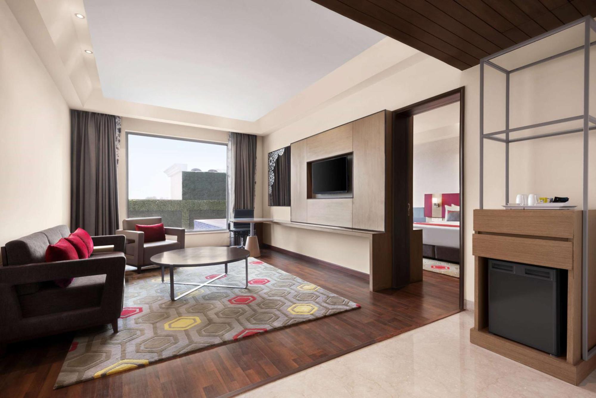Hotel Ramada Plaza By Wyndham Lucknow Zewnętrze zdjęcie
