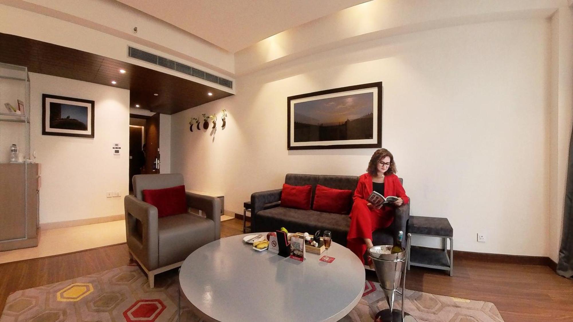 Hotel Ramada Plaza By Wyndham Lucknow Zewnętrze zdjęcie
