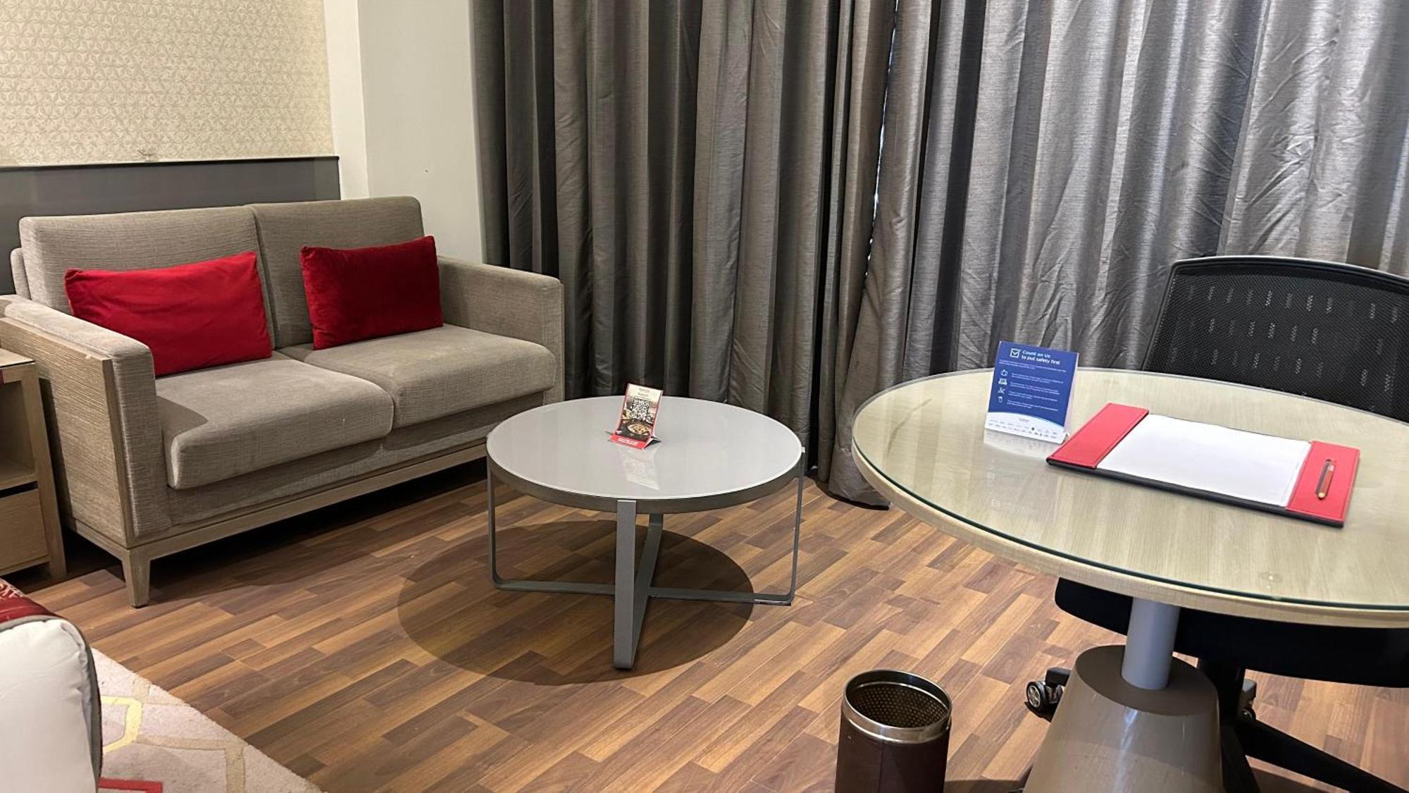 Hotel Ramada Plaza By Wyndham Lucknow Zewnętrze zdjęcie