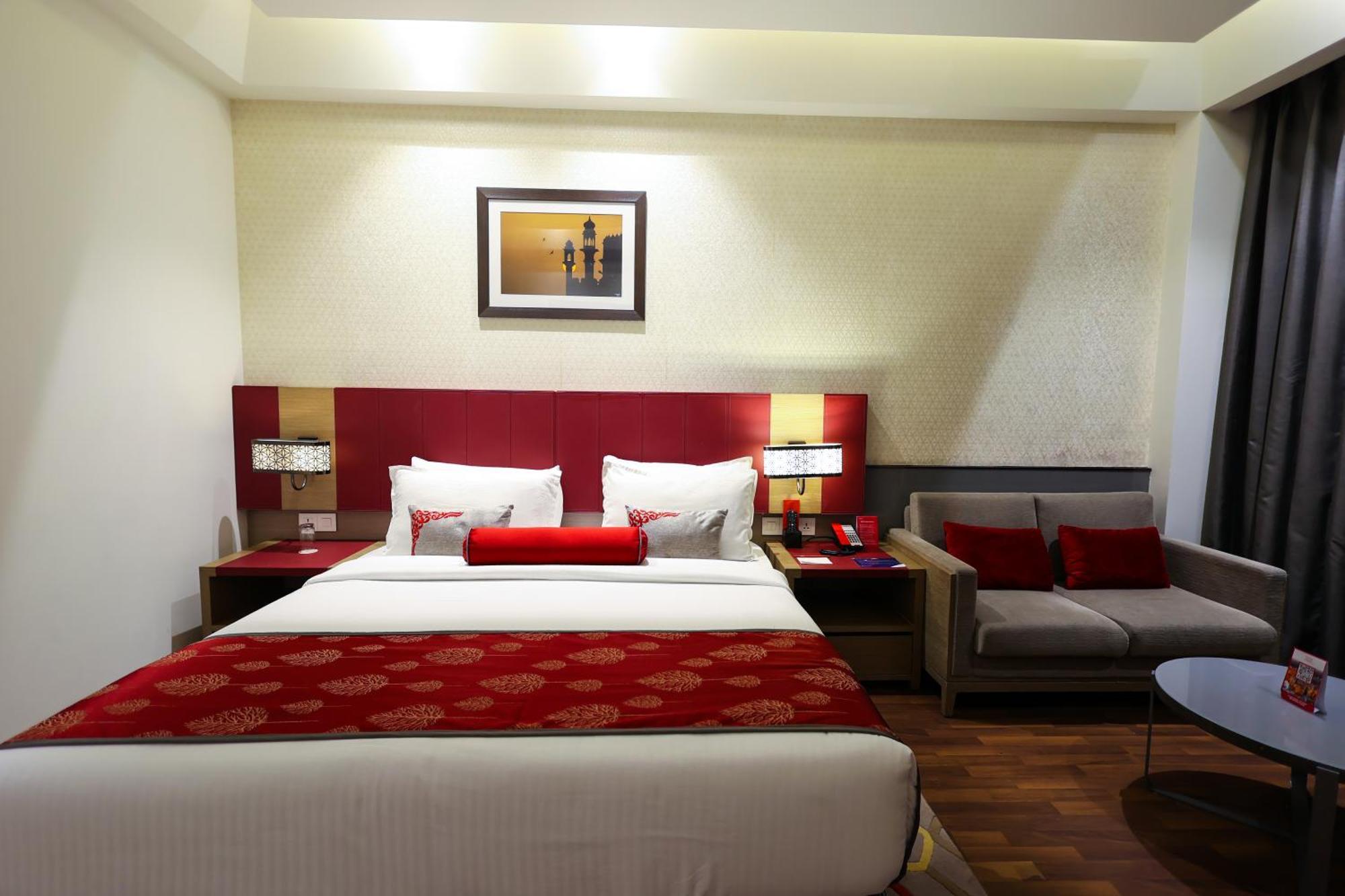 Hotel Ramada Plaza By Wyndham Lucknow Zewnętrze zdjęcie