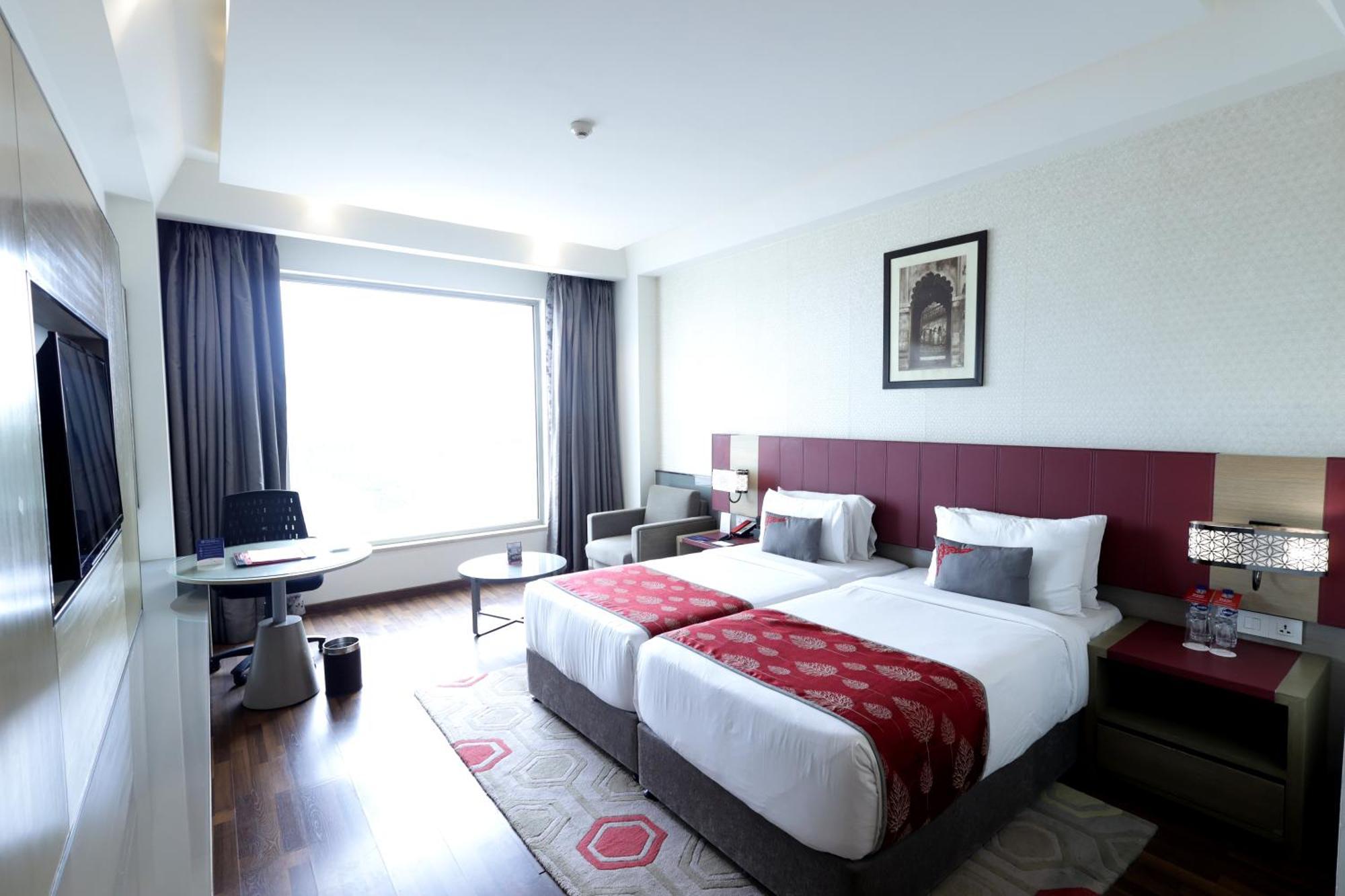 Hotel Ramada Plaza By Wyndham Lucknow Zewnętrze zdjęcie