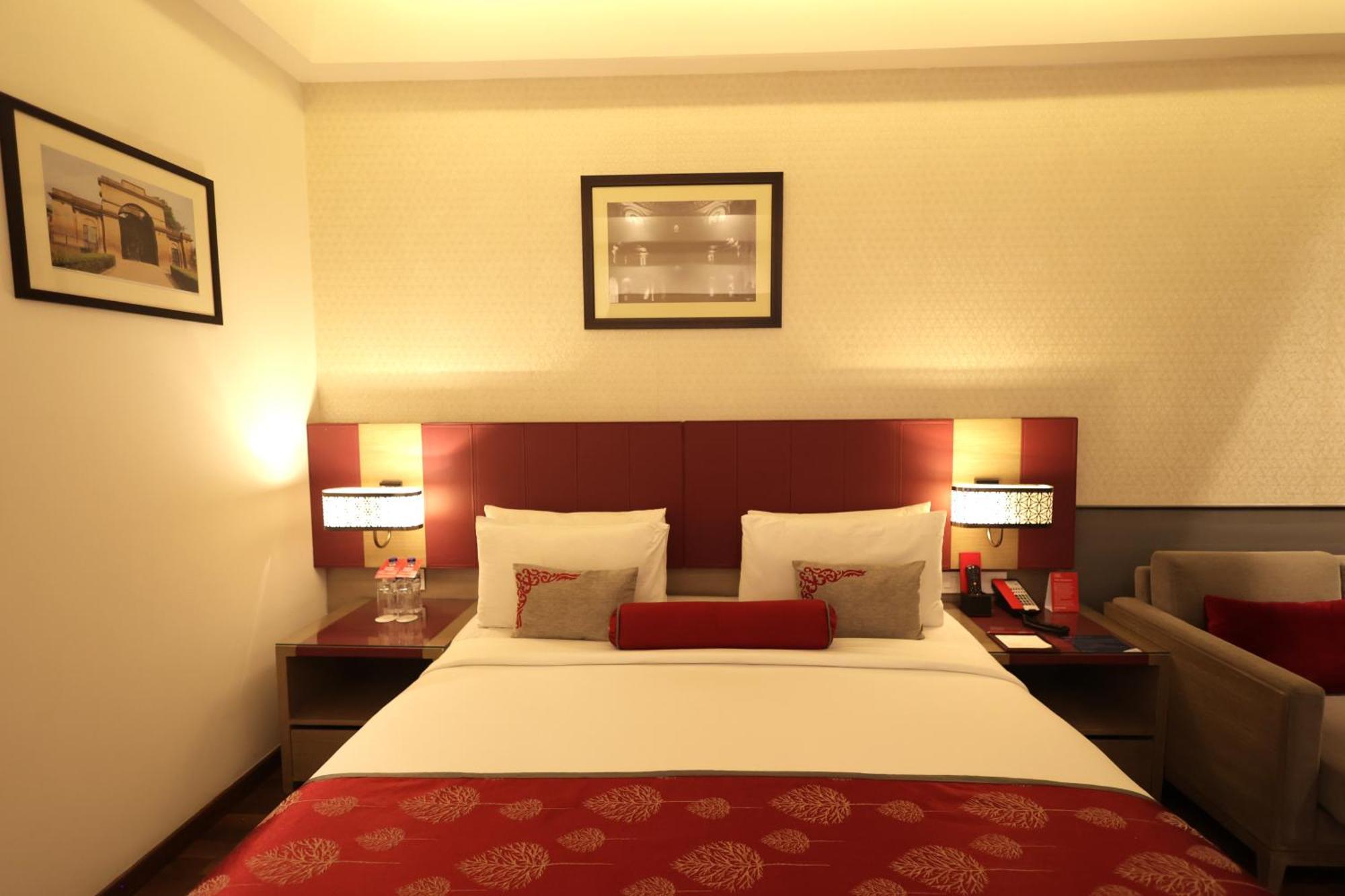 Hotel Ramada Plaza By Wyndham Lucknow Zewnętrze zdjęcie