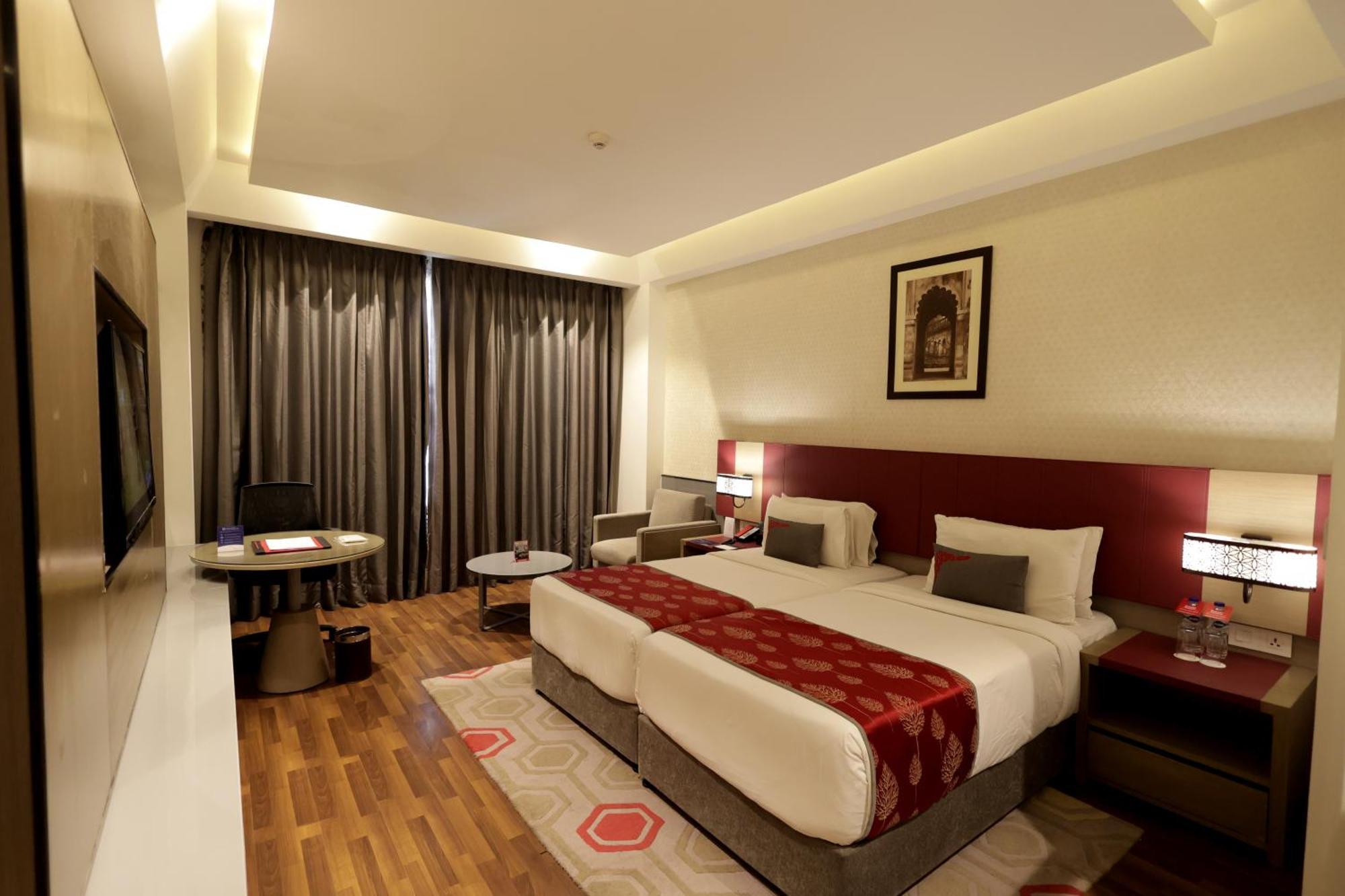 Hotel Ramada Plaza By Wyndham Lucknow Zewnętrze zdjęcie