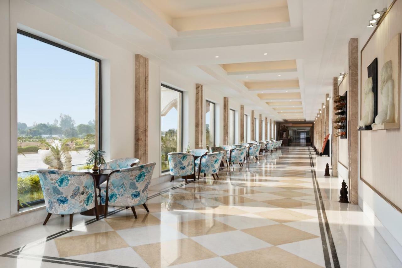 Hotel Ramada Plaza By Wyndham Lucknow Zewnętrze zdjęcie