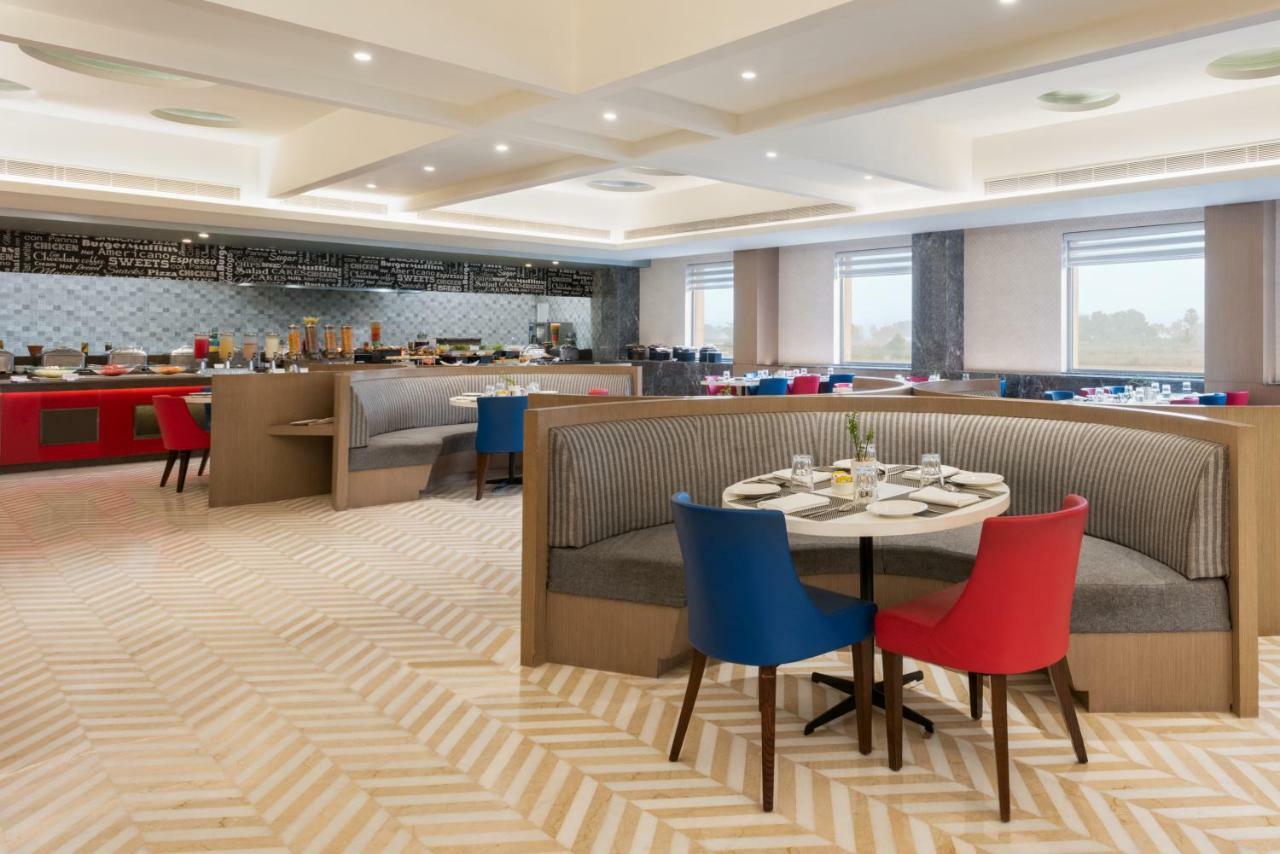 Hotel Ramada Plaza By Wyndham Lucknow Zewnętrze zdjęcie