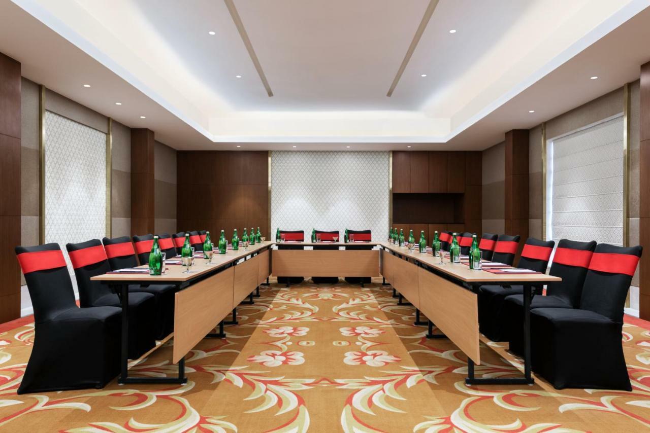 Hotel Ramada Plaza By Wyndham Lucknow Zewnętrze zdjęcie